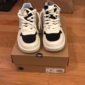 Ugg highlander sneaker fawn/ navy 8.5